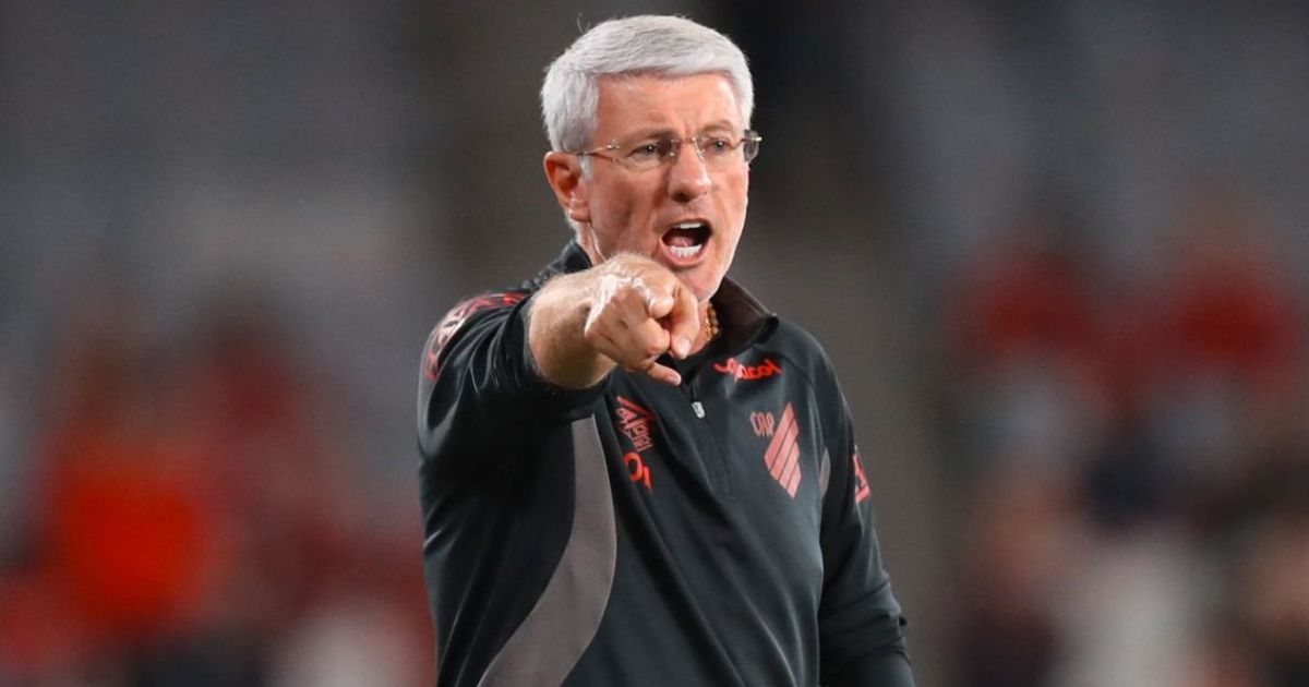 Odair reveals concerns about Athletico fans: “Excessive charges”