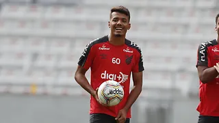 Atacante é emprestado pelo Athletico ao Tombense