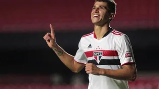 Athletico tenta a contratação de meia ex-São Paulo e Santos