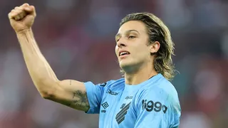 Com fôlego e de azul celeste, Canobbio “desencanta” pelo Athletico