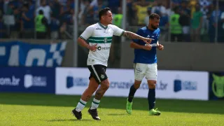 Atacante Edu estreia no Coritiba e ganha elogios de Kosloski: “goleador”
