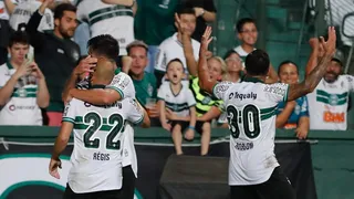 Com gol de Pinho, Coritiba supera o Londrina e volta a vencer no Estadual