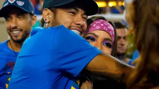 Carnaval de Neymar com Medina e Anitta repercute mal na Europa
