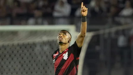 De esquecido a herói: Leozinho crava vitória como melhor atuação pelo Athletico