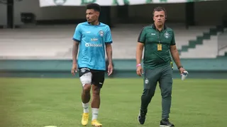 Junior Urso completa dois meses da reestreia com apenas 45 minutos em campo