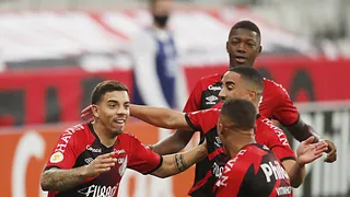 Athletico e Coritiba se firmam no topo, enquanto Paraná namora Série D
