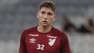 Athletico rescinde com atacante chileno e inicia nova reformulação