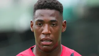 Léo Pelé vacila, vira vilão no Athletico e torcida detona