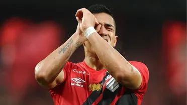 Atacante gringo do Athletico fecha com clube da Série A após novela