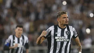 Tiquinho Soares tem lesão no joelho confirmada e desfalca Botafogo por cinco semanas