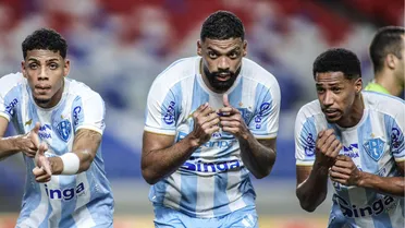 Ex-Coritiba com multa milionária se firma em rival da Série B