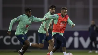 Tite veta registro de imagens em treino da seleção, mas dá pistas sobre formação