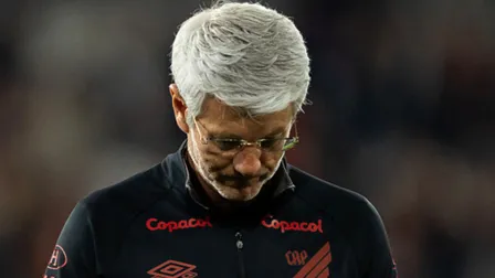 “Pancada na cara”: Odair banca Santos e pede desculpas no Athletico