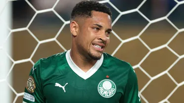 “O Barcelona tem olheiros cegos?”: Vitor Roque gera questionamentos no Palmeiras