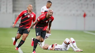 Thiago Heleno projeta duas “finais” do Athletico pela Libertadores: “Nosso sonho”