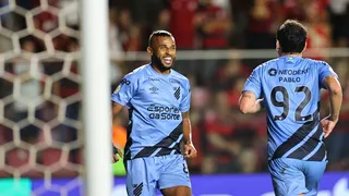 “Estava engasgado”, desabafa técnico do Athletico após confrontos com o Flamengo