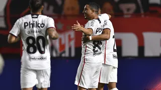 Athletico é eficiente, confirma vaga nas quartas, mas sofre pressão desnecessária