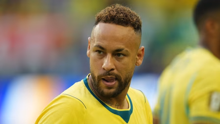 Neymar volta a jogar pela seleção após 981 dias e iguala marca de Pelé na Copa do Mundo