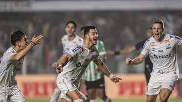 Coritiba é goleado pelo Santos, chega a seis jogos sem vencer e pode entrar na ZR