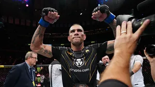 Alex Poatan recebe “bolada” por vitória sobre Israel Adesanya no UFC 281
