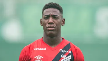 TJD-PR pede que nome de torcedor do Coritiba que cometeu injúria racial seja divulgado e libera Couto