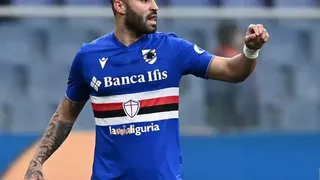 Esperança de gols, atacante espanhol chega a Curitiba para assinar com o Coxa