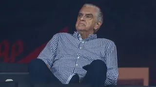 Sem pedir perdão à torcida do Athletico, Petraglia volta para a Baixada