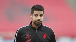 Athletico exalta António Oliveira após saída do técnico: “Alavancou o clube”