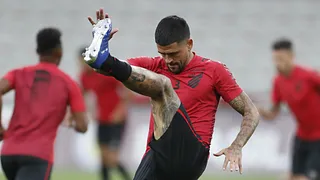 Lucho passa por cirurgia e desfalca o Athletico até o fim do Brasileirão