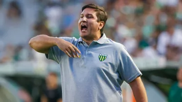 Ex-Paraná, técnico ‘vira a casaca’ e fará estreia em clássico