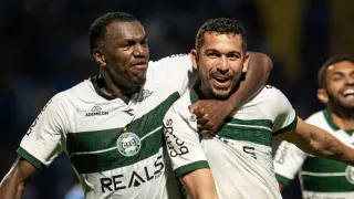 Coritiba recebe o CRB para “confirmar” acesso; veja as escalações