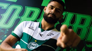 Coritiba anuncia lateral finalista da Libertadores
