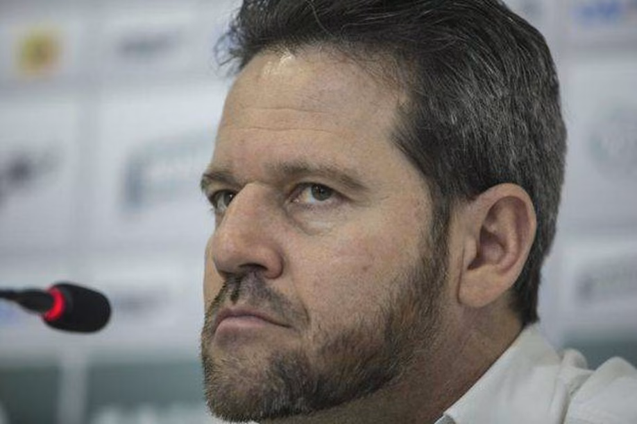 Argel Fucks estreou no comando do Coritiba cm empate.