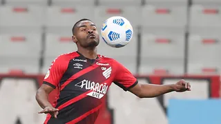 Sem desfalques, Athletico termina preparação para enfrentar o Santos; veja provável