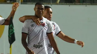 Vitor Roque decide para o Athletico antes de embarcar para servir a seleção