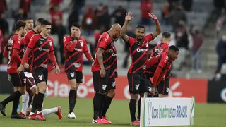Nikão e mais dois ficam sem contrato no Athletico. Veja a situação do elenco