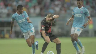 Athletico busca empate contra o Bahia, mas aumenta jejum de vitórias