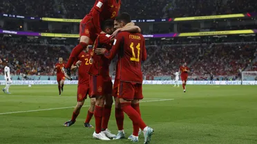 Espanha dá show, faz 7 na Costa Rica e assume liderança do Grupo E