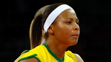 Polícia investiga causa da morte da jogadora de vôlei Walewska Oliveira