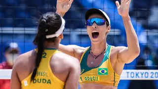Ágatha e Duda vencem argentinas na estreia do vôlei de praia