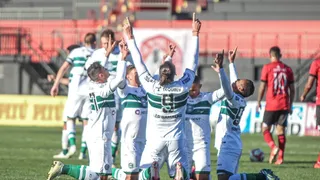 Em Pelotas, Coritiba 2×0. Sem drama