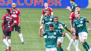 Athletico joga mal, perde para o Palmeiras e encerra boa sequência
