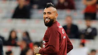 Vidal celebra conquista do Fla na Libertadores 2022 e irrita torcida do Athletico