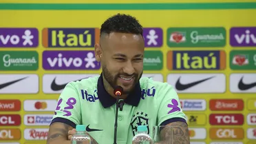 Neymar diz estar bem fisicamente, vê Diniz reinventando futebol e alfineta Campeonato Francês