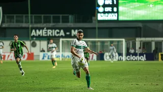Em vertigem, o Coritiba continua perdendo fora do Couto