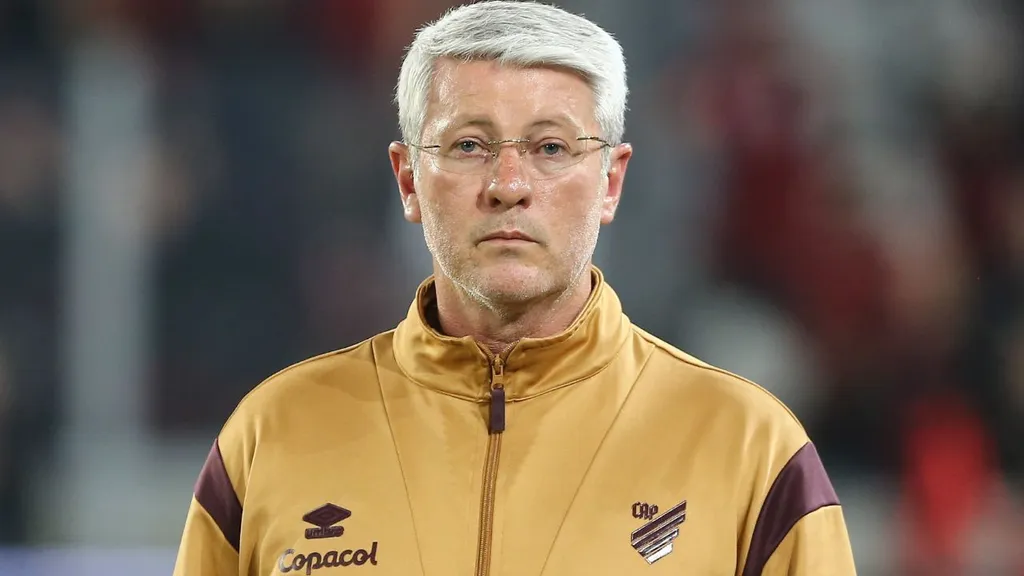 odair hellmann técnico athletico expulso copa do brasil corinthians árbitro wilson pereira sampaio
