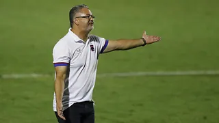 Diretoria do Paraná deixa Vila Capanema após goleada em silêncio sobre Micale
