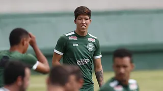 Coritiba renova contrato do lateral-esquerdo Kazu