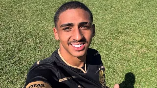 Coritiba contrata maior artilheiro da história de clube paranaense