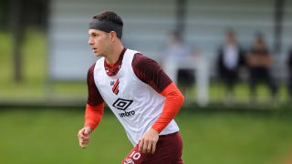 Zapelli volta aos treinos pelo Athletico após acidente de carro